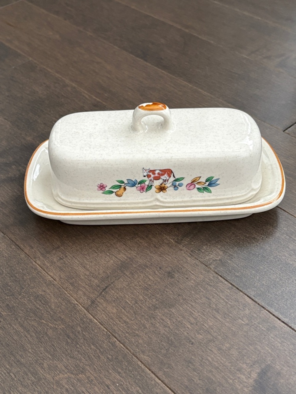 INTERNATIONAL HEARTLAND Vintage Ceramic Butter Dish, Collectible Antique Decor